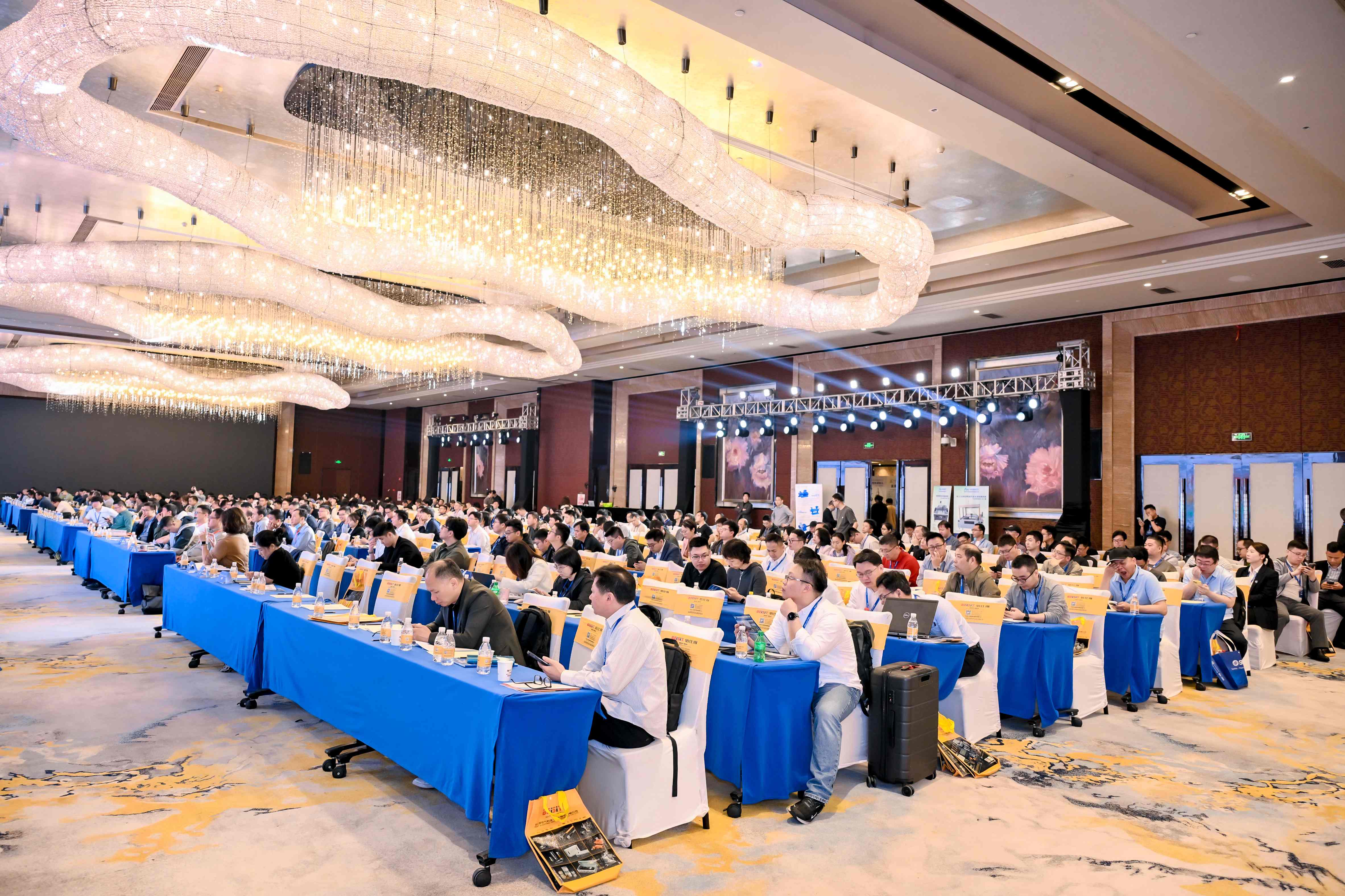 冷“静”革新·热链未来——万斯得深度参与2025华南液冷散热年会暨晚宴(图4)